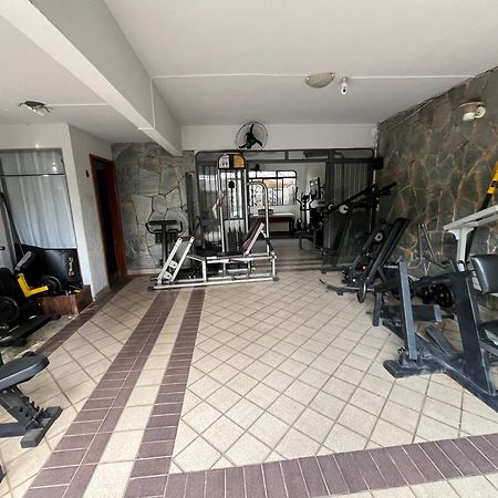 Casa Quintal Bueno! 5 Quartos Com Ar Split E Internet Ultra! Perto Do Melhor De Goiania! Marista Parques Areiao E Vaca Brava Hospital Premium Mater Dei Blue Fit Perdomo Goiania Shopping! Екстер'єр фото